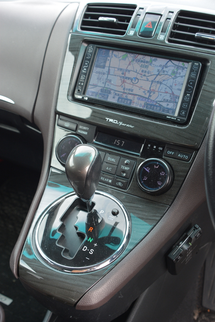 Gorgeous Mark X Zio 6seater wagon! TRD!